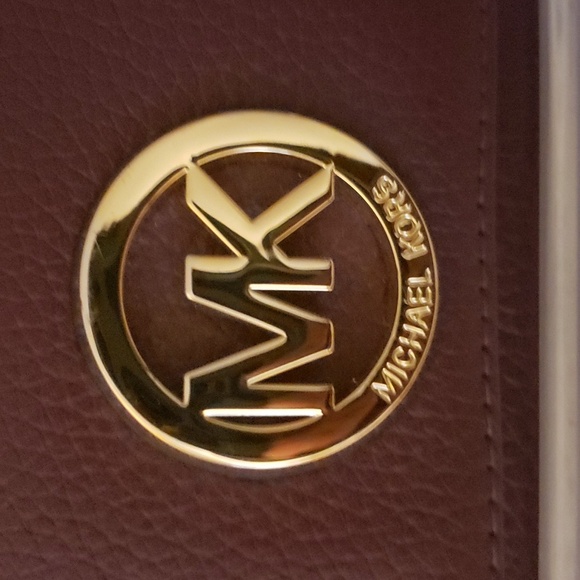 Michael Kors Fulton Continental Wallet - Picture 3 of 9